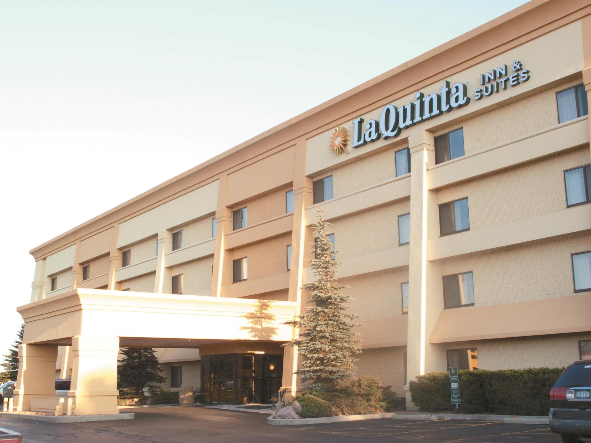 La Quinta By Wyndham Chicago Gurnee Hotel Exterior photo