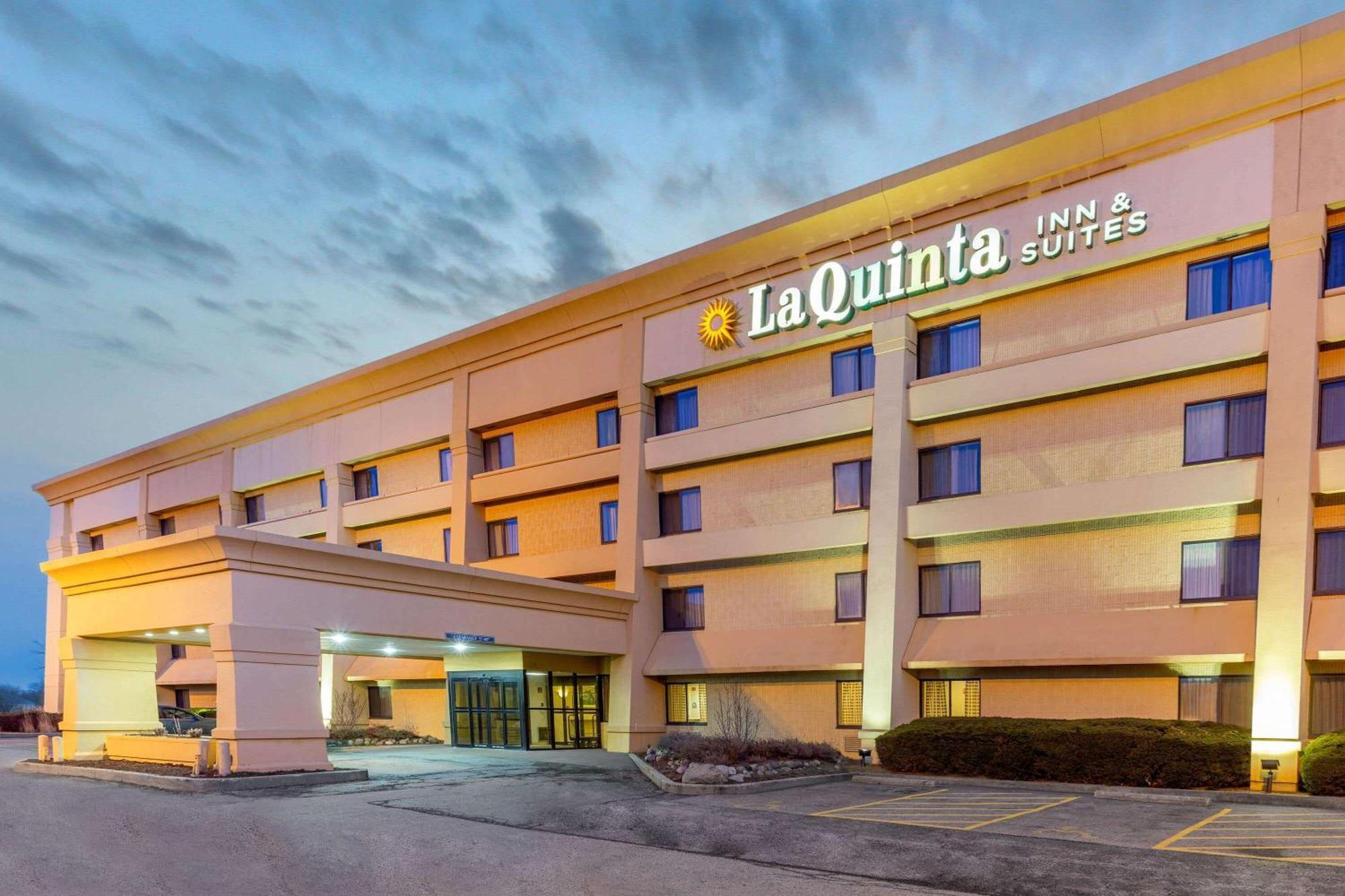 La Quinta By Wyndham Chicago Gurnee Hotel Exterior photo