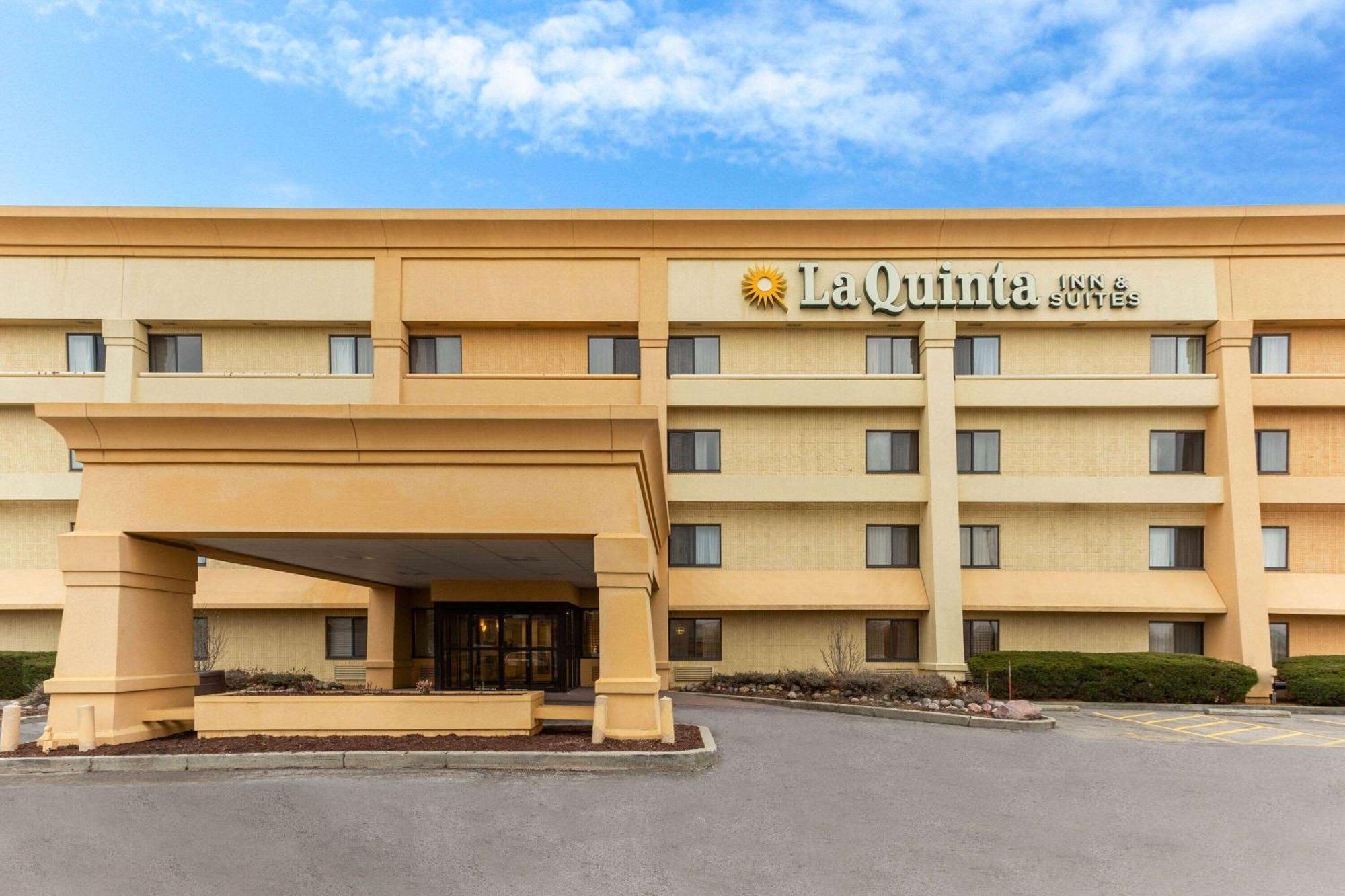 La Quinta By Wyndham Chicago Gurnee Hotel Exterior photo