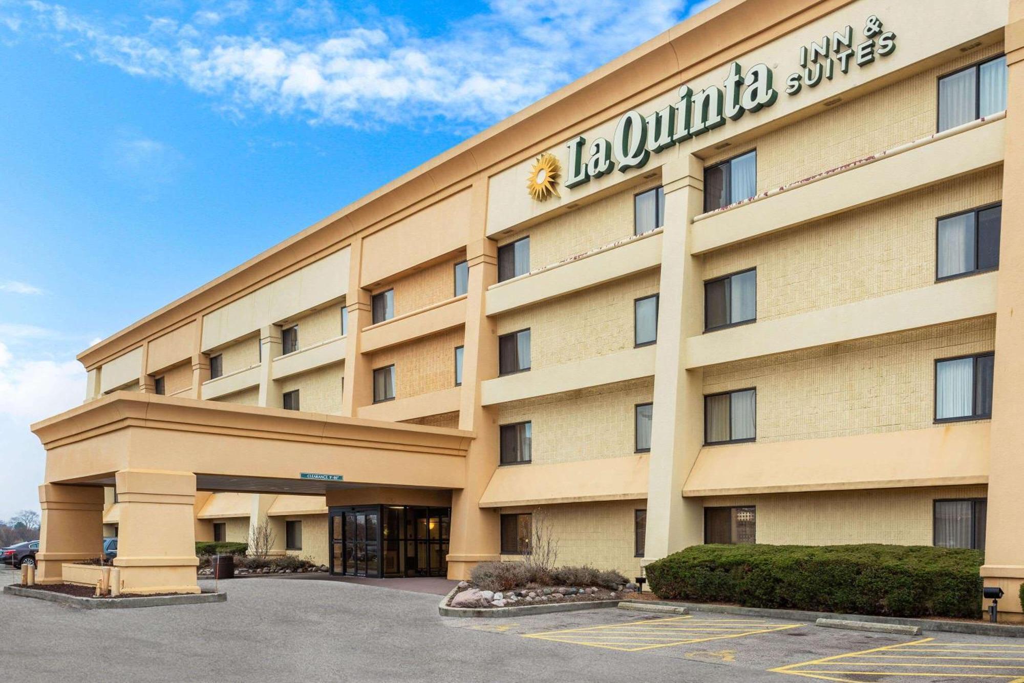 La Quinta By Wyndham Chicago Gurnee Hotel Exterior photo